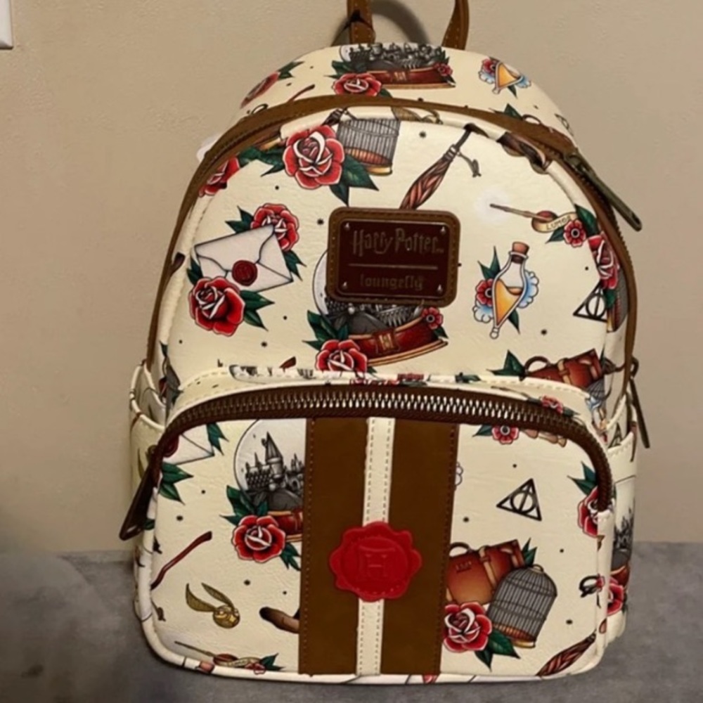 ♥️  NWOT- Harry Potter Hogwarts Tattoo Loungefly